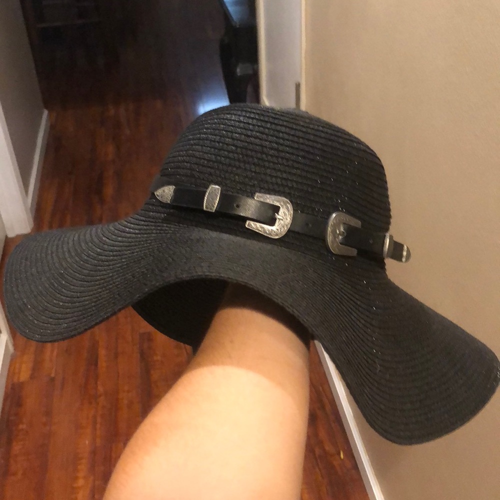 Black belted sun hat